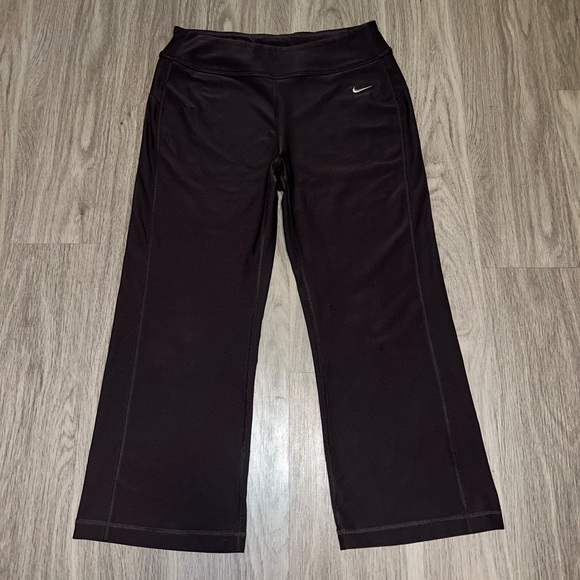 Nike Cropped Leggings size Medium - Picture 1 of 9